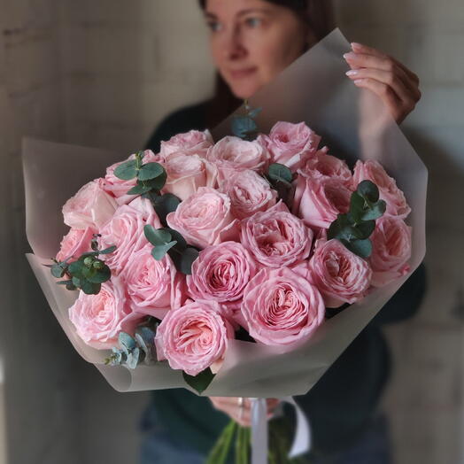 Роза Pink O Hara Solo-21 с эвкалиптом