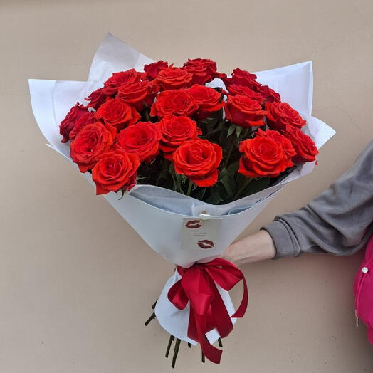 Алые розы 25 шт