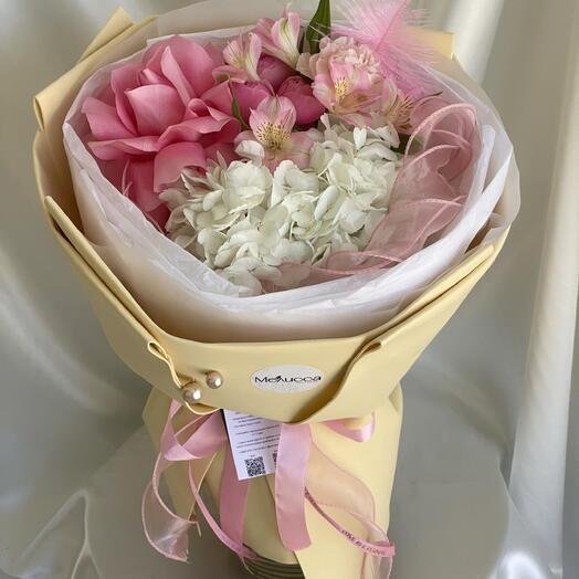 Нежный букет с гортензией 🌸