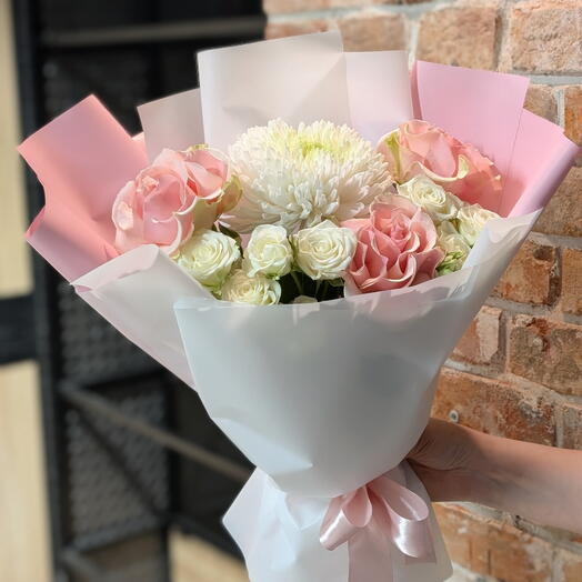 Букет 💗 из французских роз, кустовых роз, пышной одноголовой хризантемы