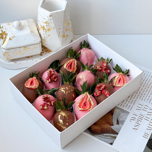 Клубника в шоколаде розовый и молочный шоколад 🍓🫶🏻