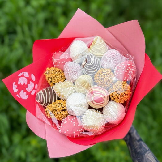 Букет клубники в шоколаде 19 ягод Sweet