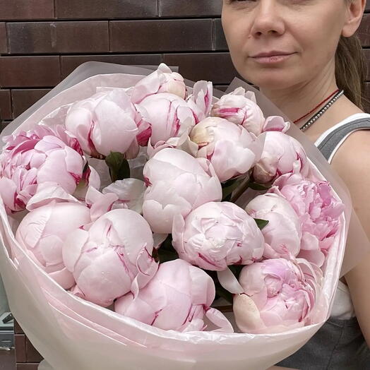 Монобукет из 15 пионов