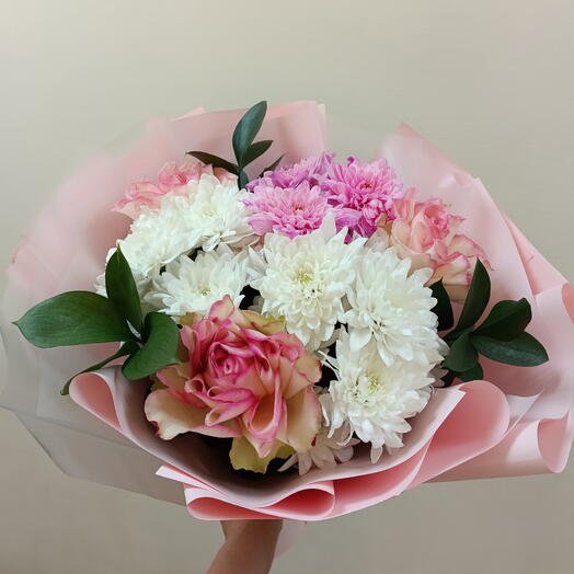 Букет💐 из кустовой хризантемы, французской розы и рускуса