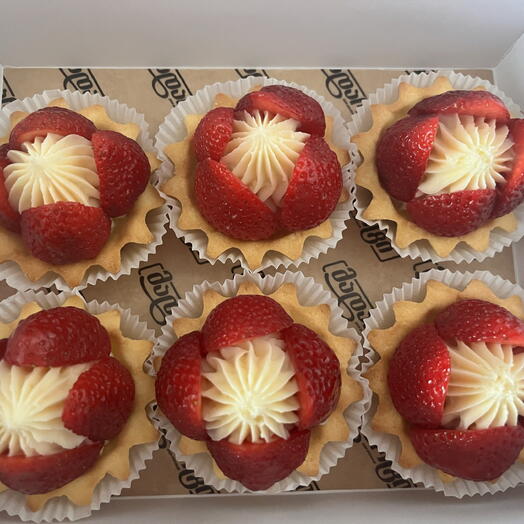 Пирожные с клубникой