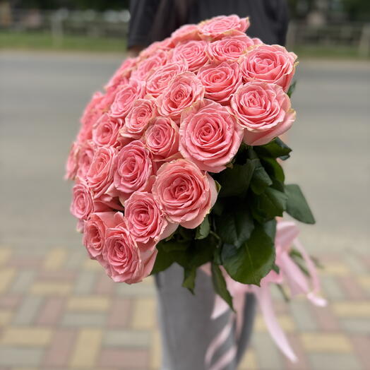 Букет из 29 одноголовых розовых роз