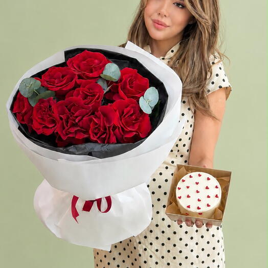 Combo: Red Velvet bouquet (M) with a cake