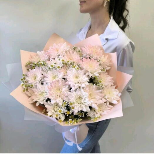 Букет из 5 кустовых хризантем с ромашками