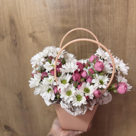 Композиция с кустовыми розами