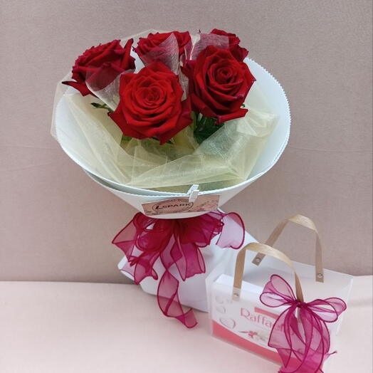 Luxury bouquet 5 roses "Love" premium textile design