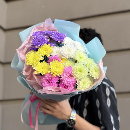 Букет «комплимент😘» с яркой пышной кустовой хризантемой 🌸