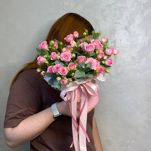 Кустовая роза в коробке