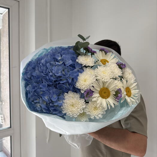 Авторский букет 💐 с огромной синей гортензией