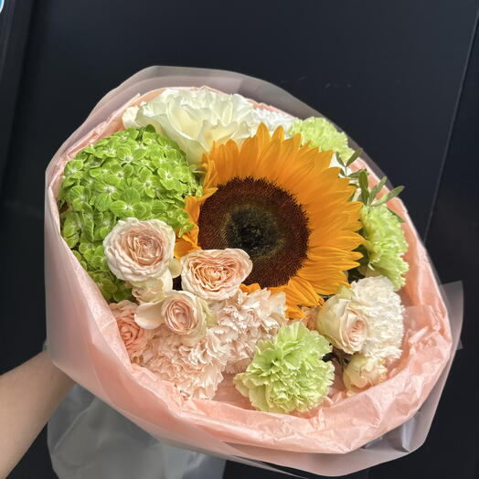 Авторский букет с подсолнухом и кустовой розой «Летний пейзаж»