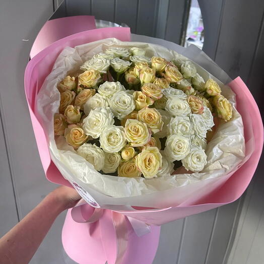Букет с кустовой розой 2