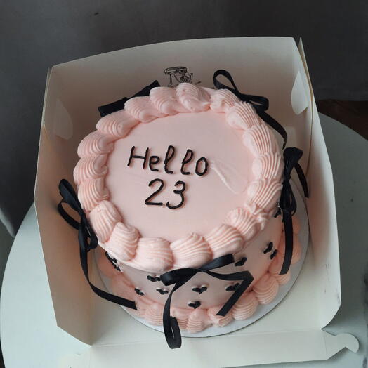 Торт с рюшами и бантиками