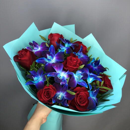 Яркий необычный букет с космическими орхидеями и розами🌹🌺🩷🌸🌹
