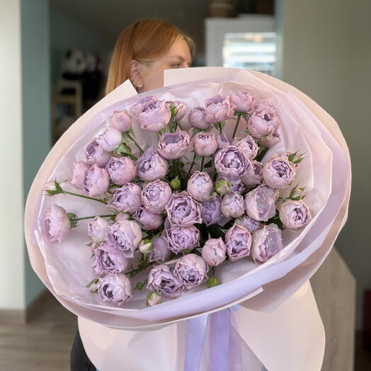 Букет кустовых пионовидных роз 💜