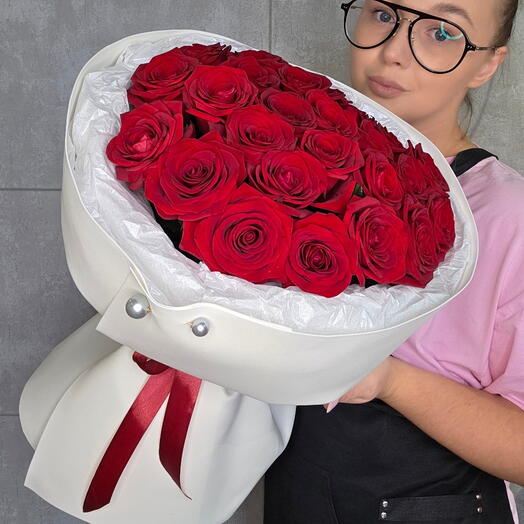 Букет из 25 красных роз🌹
Розы в круглой упаковке️