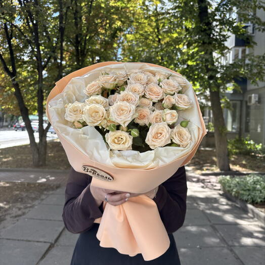 Букет с кустовыми розами