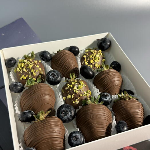 Клубника в шоколаде 9 штук "Nut   Berry 9"