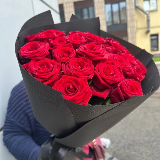 Траурный букет из 30 роз