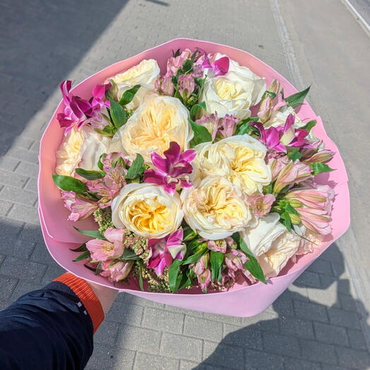Букет с пионовидными Розами и Орхидеями