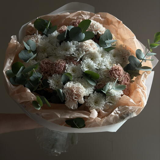 Шикарный букет с кустовой розой