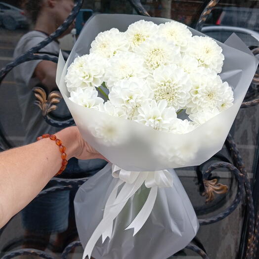 Букет из белых георгин, 17 штук