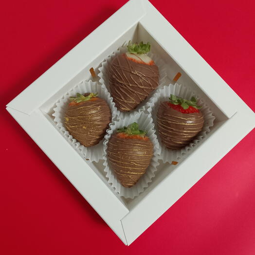 Клубника в шоколаде (4 шт.) молочный шоколад. Золотой