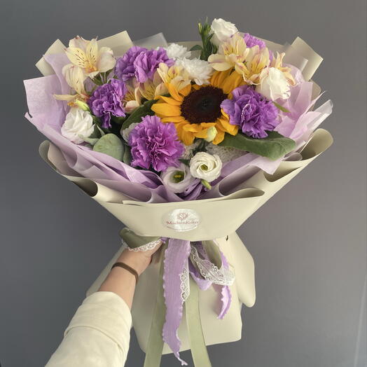 Букет с подсолнухом - Букет с подсолнухом, диантусами и эустомой 🌻 💜