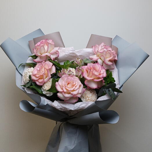 Букет из французских роз и диантусов🌸