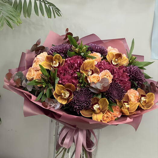 Авторский букет гортензия, хризантемы,розы 🌺
