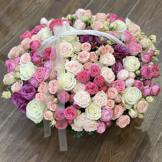 Spray roses in basket🩷🌸