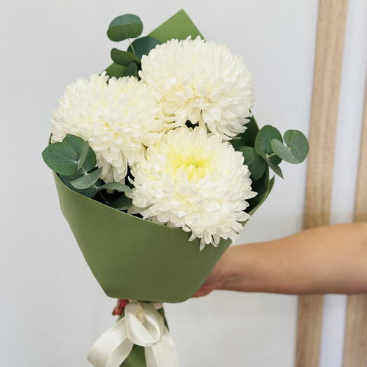 Букет из 3 крупных хризантем