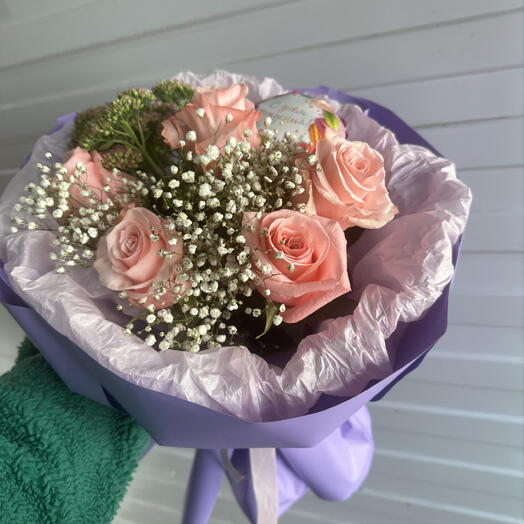 Букет с розами и гипсофилой🌸🤍