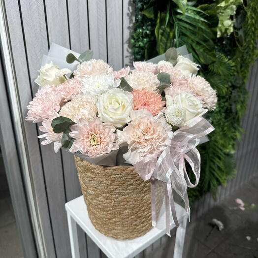 Кашпо с розой и диантусами🌸38004