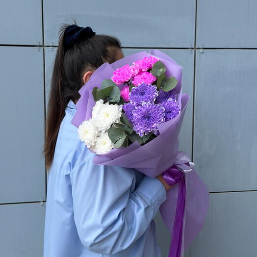 АКЦИЯ! Моно букет из голландских кустовых хризантем и эвкалипта