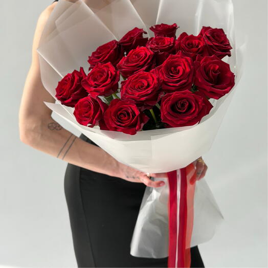 Букет из 15 красных роз Red Naomi 60 см