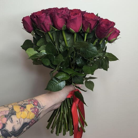 35 красных кенийских роз под ленту🌹