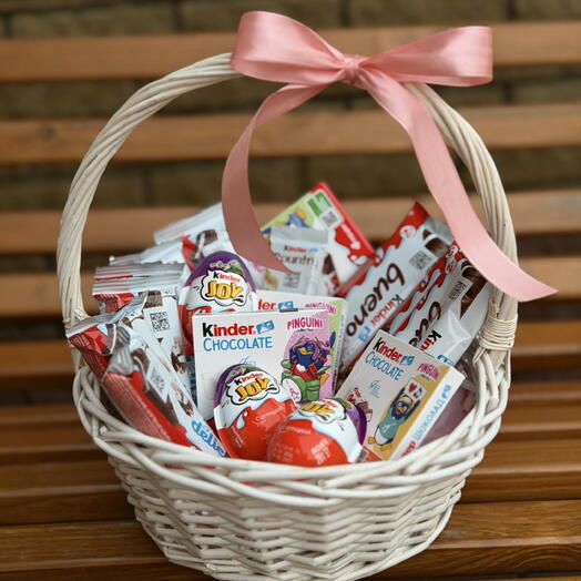 Корзина сладостей «kinder world»