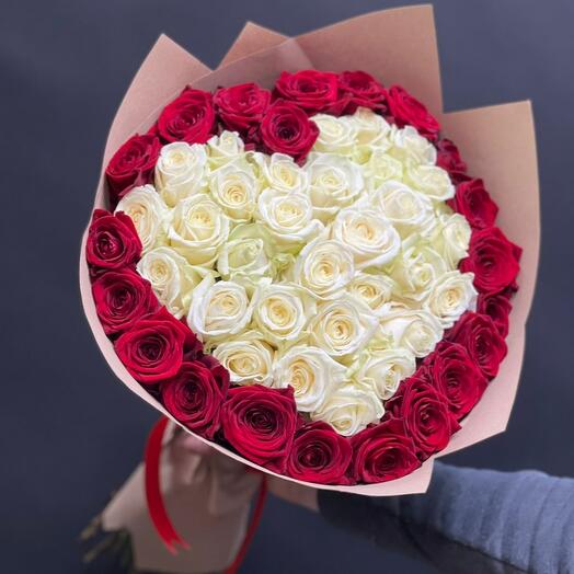 Bouquet of 51 roses in the form of a heart