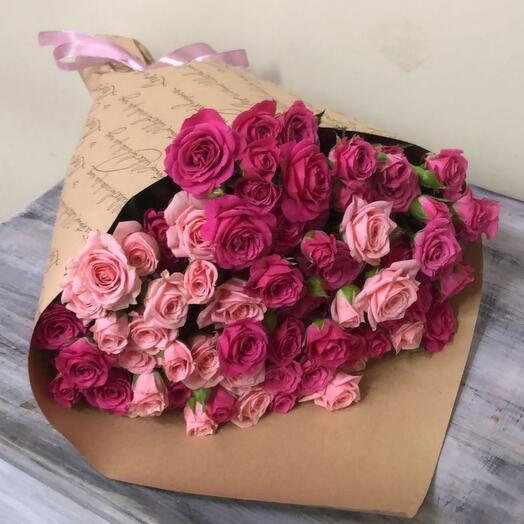 A bouquet of roses mix