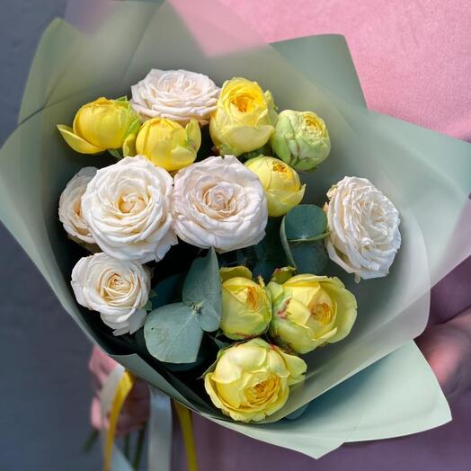 Пионовыдные кустовые розы с ароматным эвкалиптом