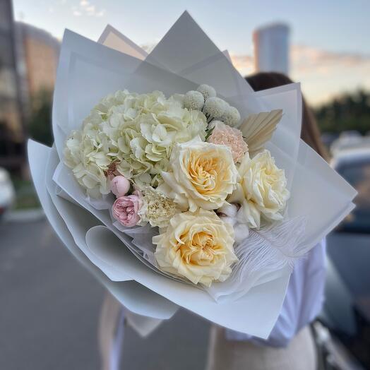Букет из белых роз