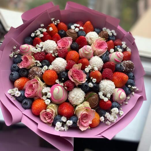 Baya con fresas cubiertas de chocolate