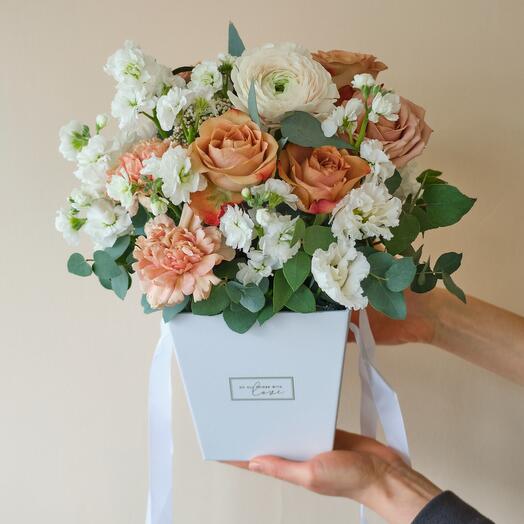 32. A box with ranunculus and fragrant mattiola