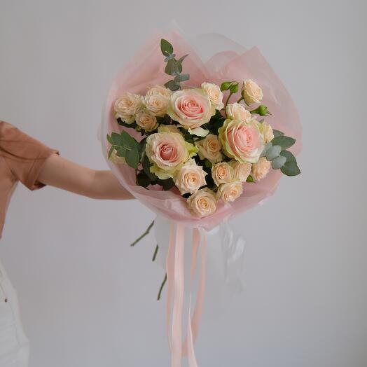 A delicate bouquet of roses