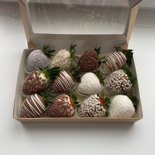 Caja de 12 fresas cubiertas de chocolate