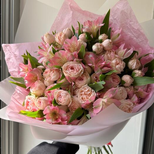 Rosa arbustiva y alstroemeria